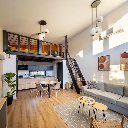 White Lotus Mini Loft House Lägenhet