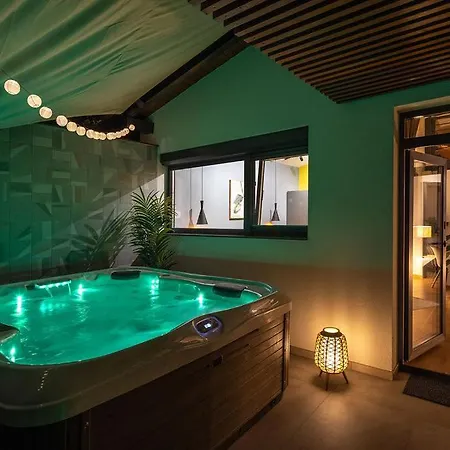 White Lotus Mini Loft House Lägenhet
