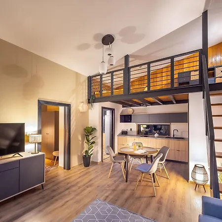 White Lotus Mini Loft House Lägenhet *