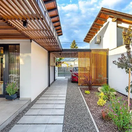 White Lotus Mini Loft House Appartement *